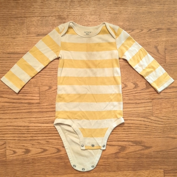 4 Carter's Onesie Bundle, GUC - Picture 3 of 7